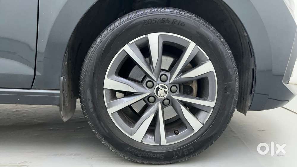 Skoda Slavia Style 1.0l Tsi Mt, 2023, Petrol
