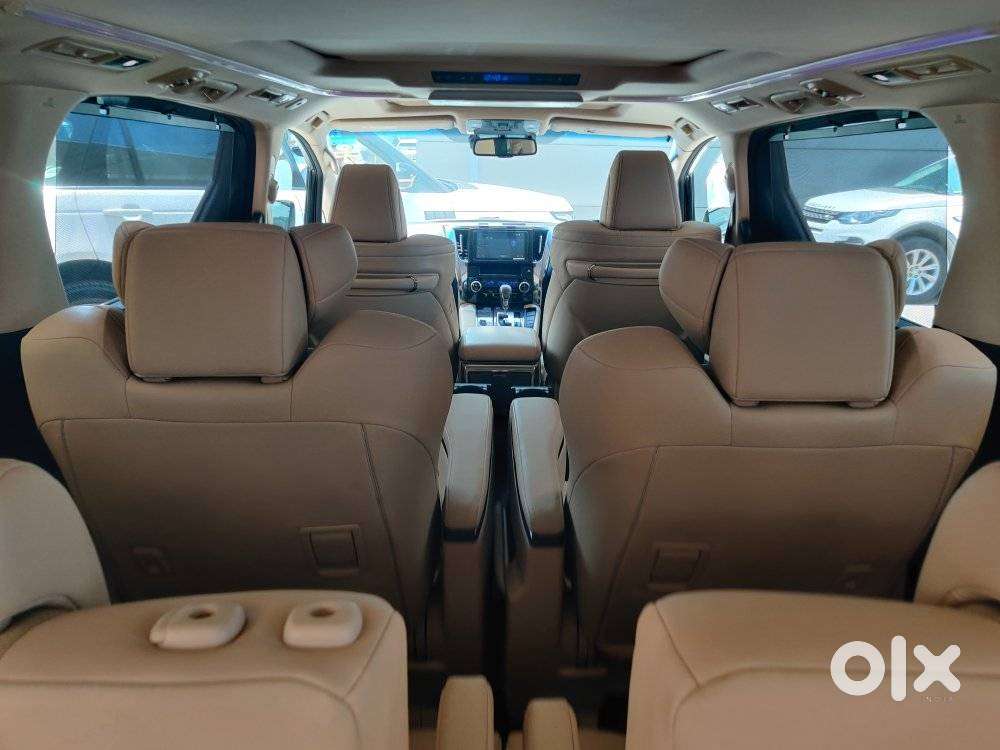 Toyota Vellfire 2.5 Executive Lounge, 2022, Petrol