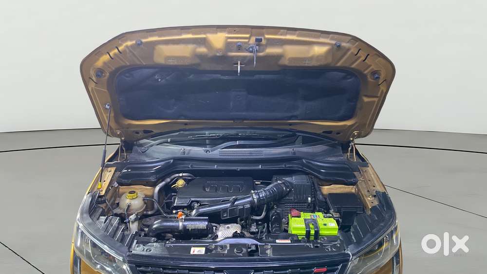 Mahindra Xuv300 W8 Option Dual Tone, 2023, Petrol