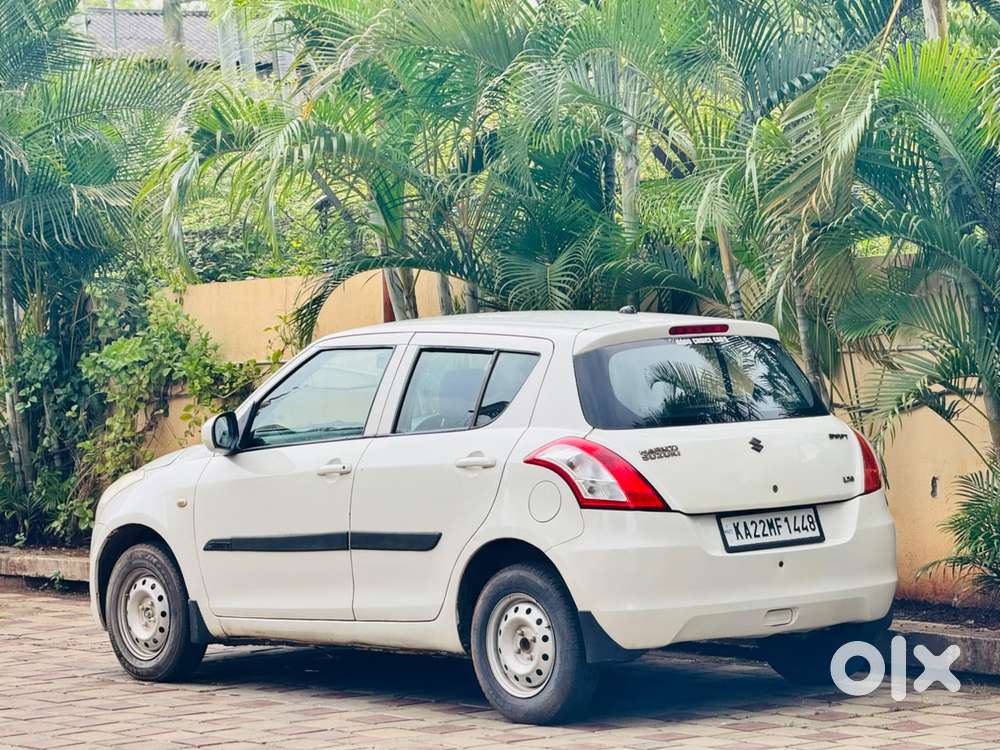 Maruti Suzuki Swift Lxi Bsiv, 2011, Petrol