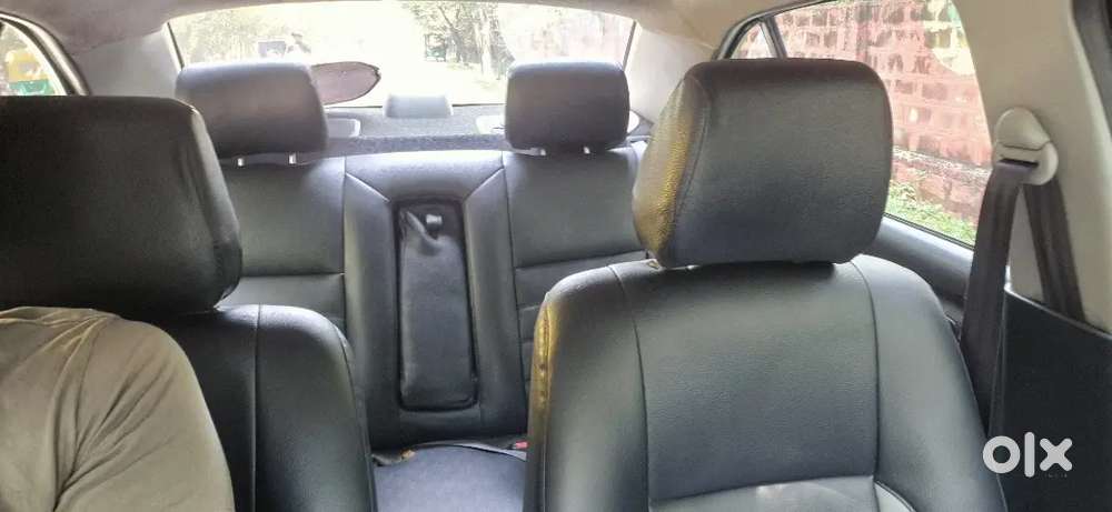 Maruti Suzuki Dzire 1.2 Vxi 2011