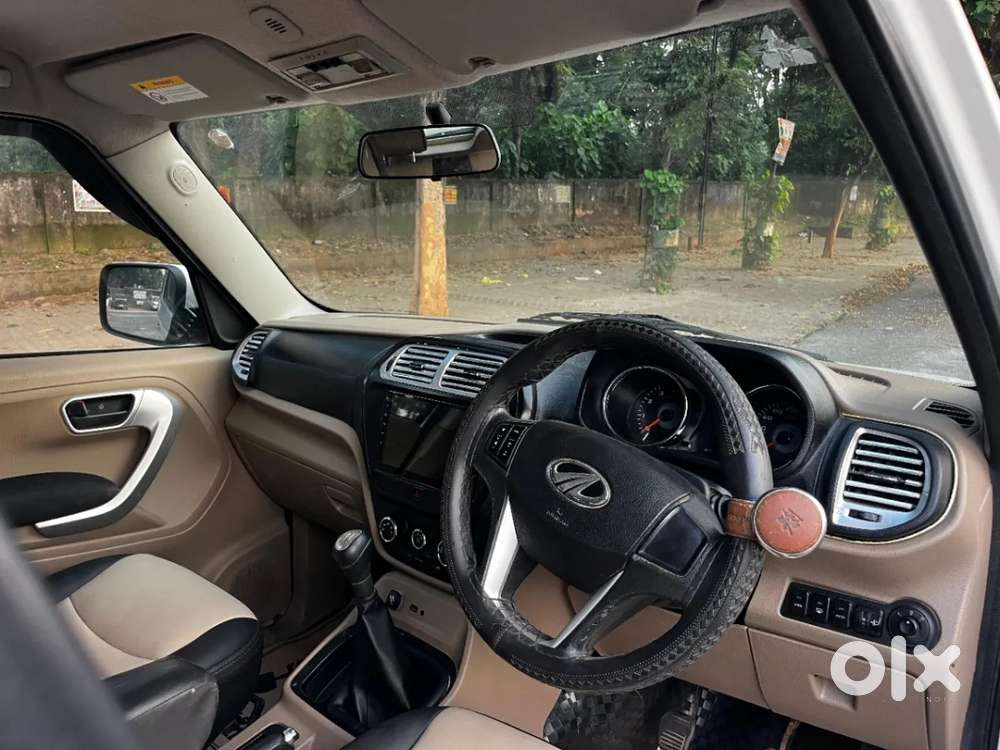 Mahindra Tuv 300 T10, 2018, Diesel