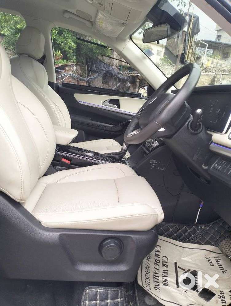 Mahindra Xuv700 2.0 Ax 7 Petrol At Luxury Pack Str, 2023, Petrol