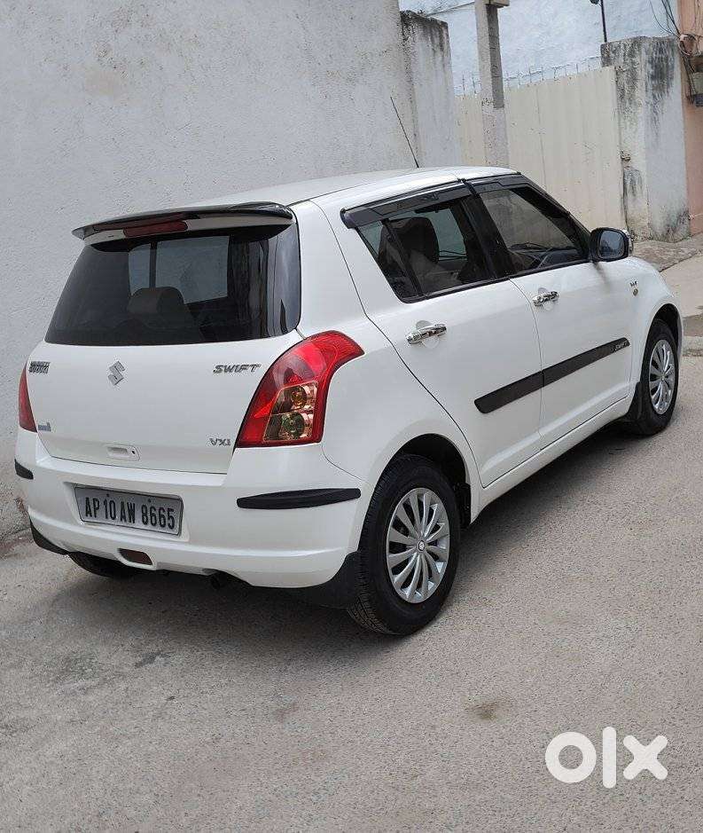 Maruti Suzuki Swift Vxi + Manual, 2011, Petrol