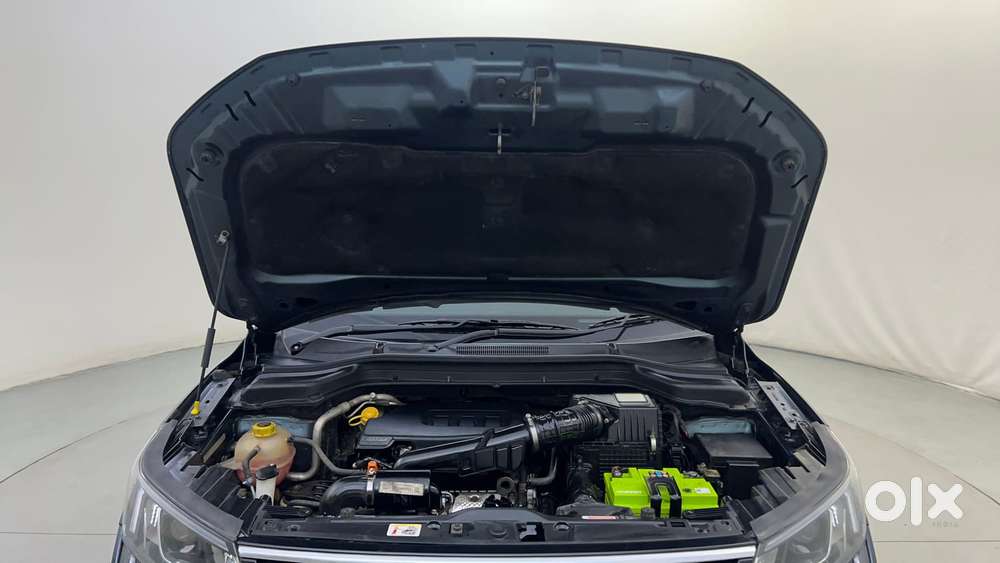 Mahindra Xuv300 1.2 W8 (o) Amt Petrol, 2022, Petrol