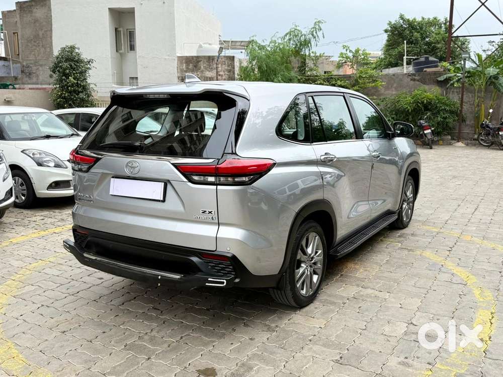 Toyota Innova Hycross 2.0 Zx (o) Hybrid 7 Str, 2024, Petrol
