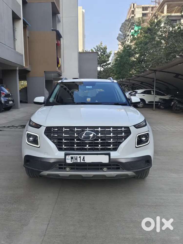Hyundai Venue 2019  Petrol + Cng