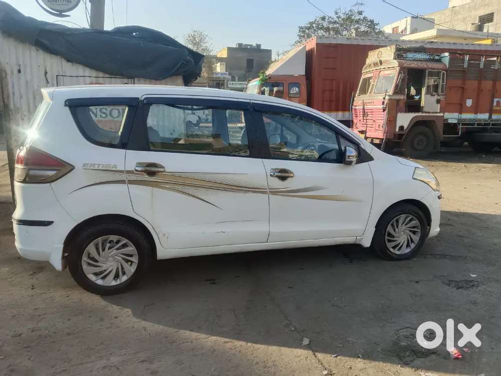 White Ertiga
