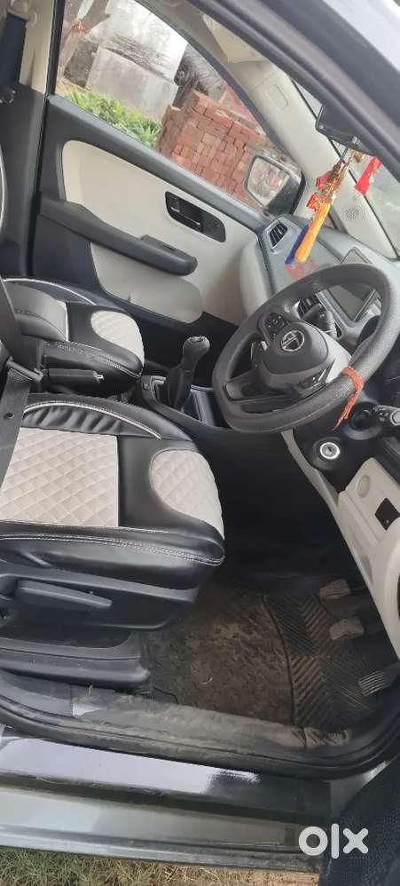 Tata Altroz Petrol 2025