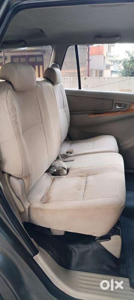Toyota Innova 2004-2011 2.5 V Diesel 8-seater, 2011, Diesel