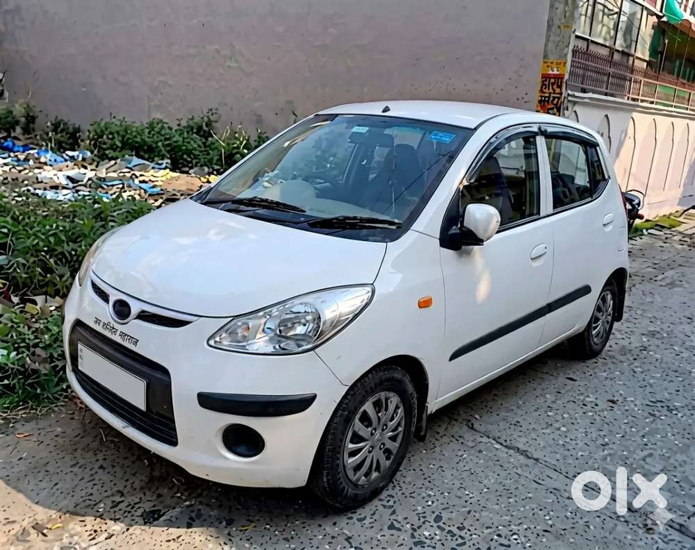 ओरिजिनल रीडिंग है और बहुत कम चली हुई कार है अच्छी कंडीशन की है
