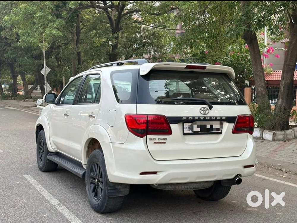 Toyota Fortuner Legender 2013 Diesel 120000 Km Driven