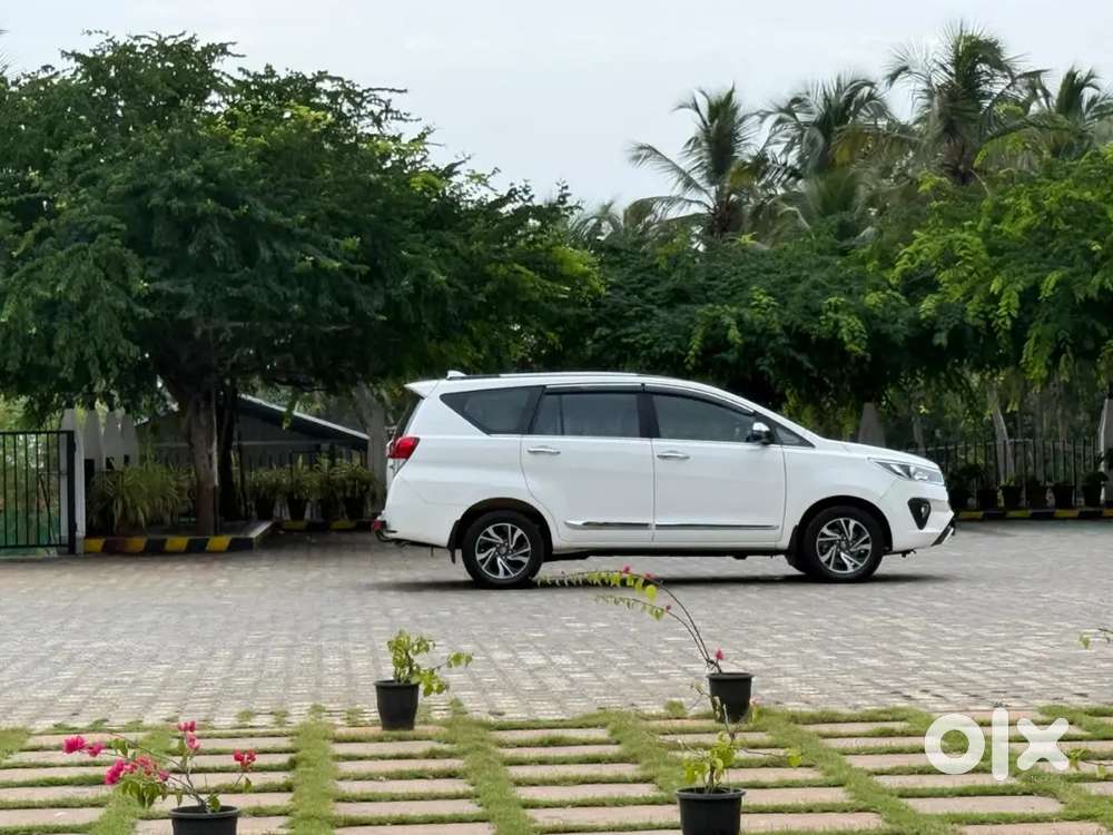 Toyota Innova Crysta 2022 Diesel 30000 Km Driven