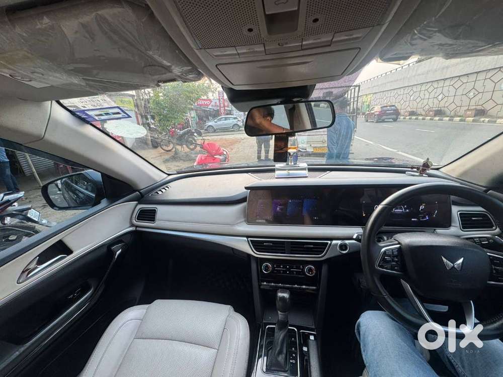 Mahindra Xuv700 Ax7 2022