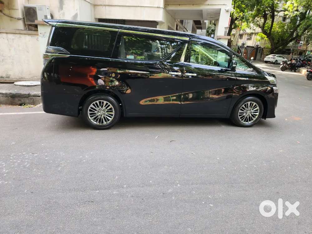 Toyota Vellfire 2.5 Executive Lounge, Petrol, 2020