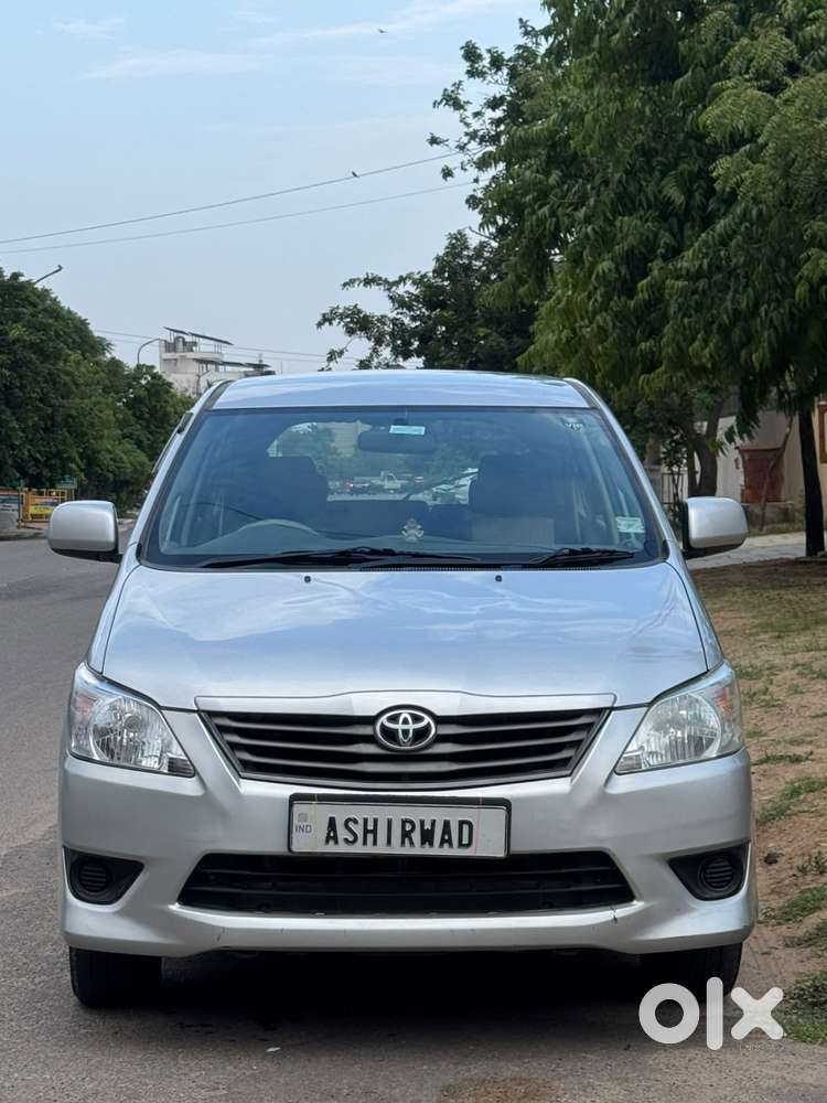 Toyota Innova 2.5 Gx (diesel) 8 Seater Bs Iv, 2013, Diesel