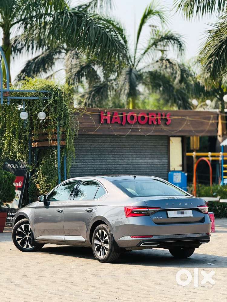 Skoda Superb 2.0 L&k Tsi At, 2023, Petrol