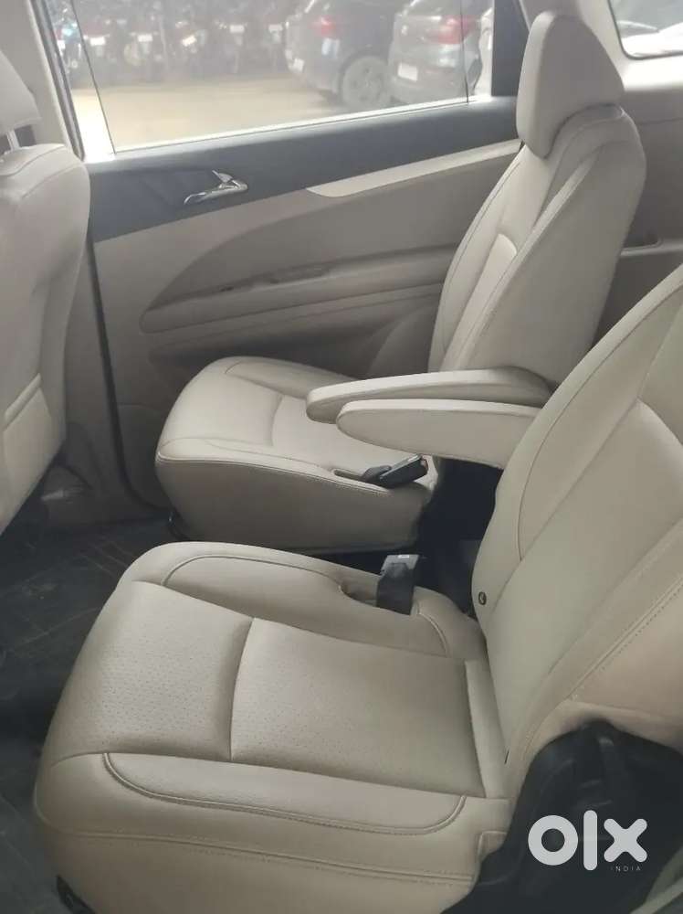Mahindra Marazzo M8 2020