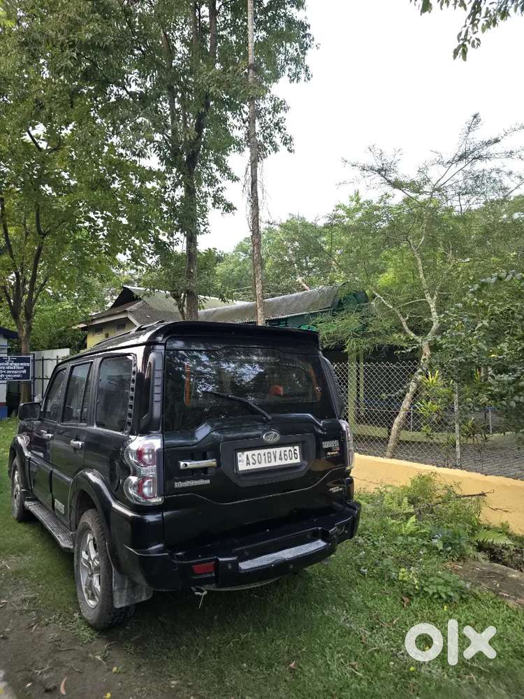 Mahindra Scorpio S10