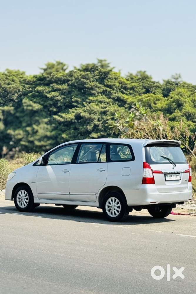 Toyota Innova 2.5 Vx 8 Seater Bs Iv, 2014, Diesel