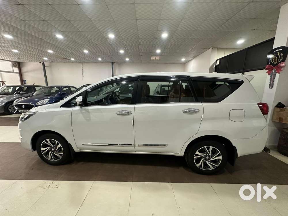 Toyota Innova Crysta 2.4 V, 2025, Diesel