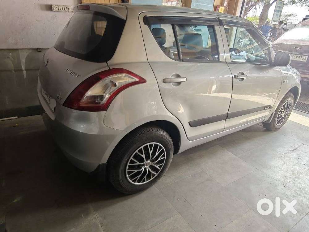 Maruti Suzuki Swift Lxi Optional-o, 2015, Petrol
