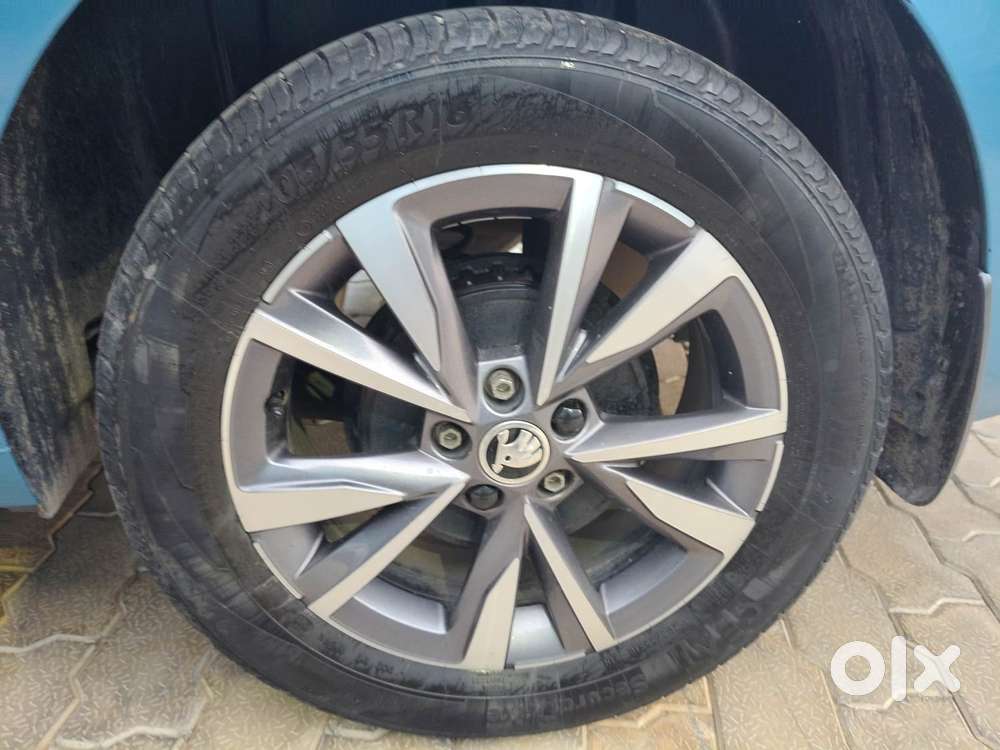 Skoda Slavia Style 1.0l Tsi At, 2022, Petrol