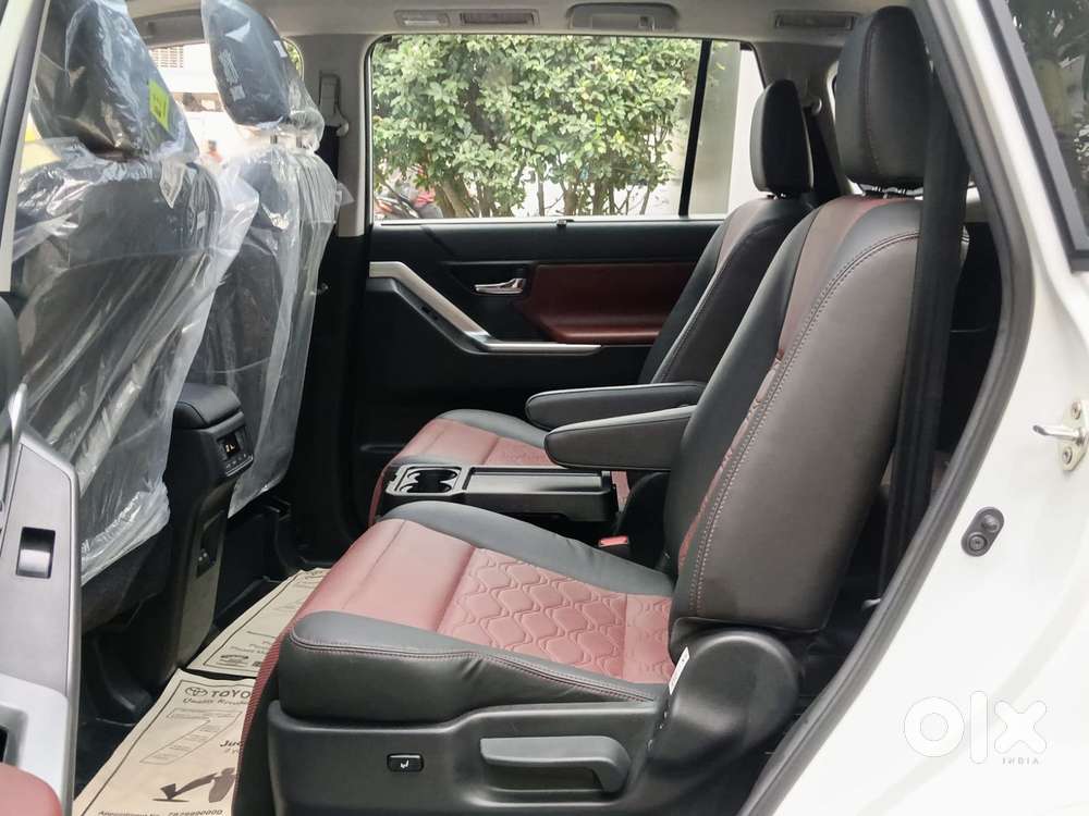 Toyota Innova Hycross 2.0 Zx Hybrid 7 Str, 2025, Petrol