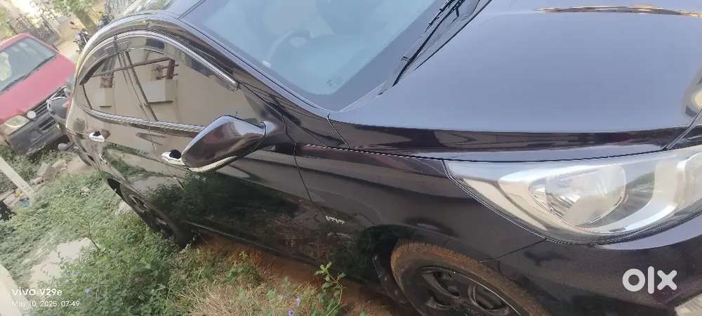 Hyundai Fluidic Verna 2011