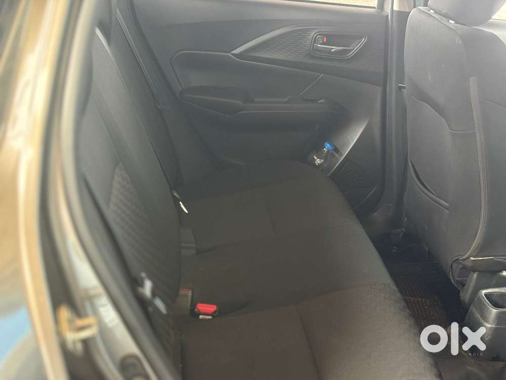 Maruti Suzuki Swift Vxi + Manual, 2024, Petrol