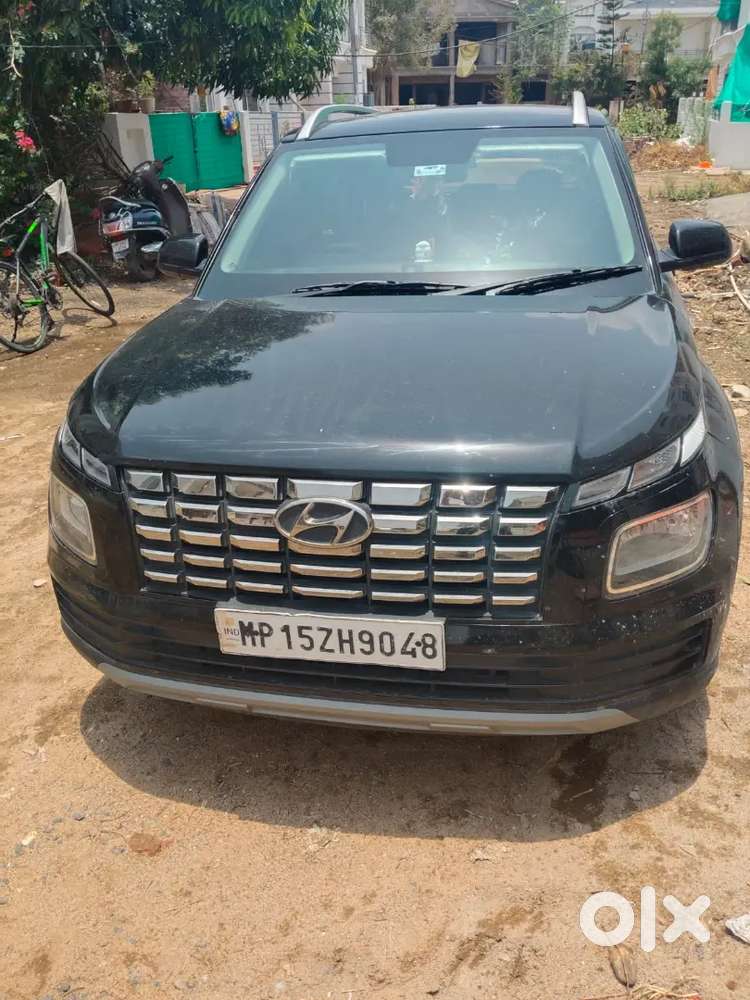 Hyundai Venue 2024 Petrol 26067 Km Driven