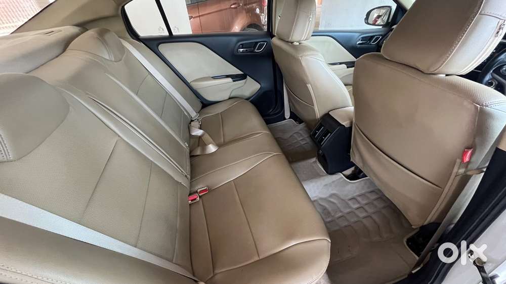 Honda City (i-vtech) Pearl White Color