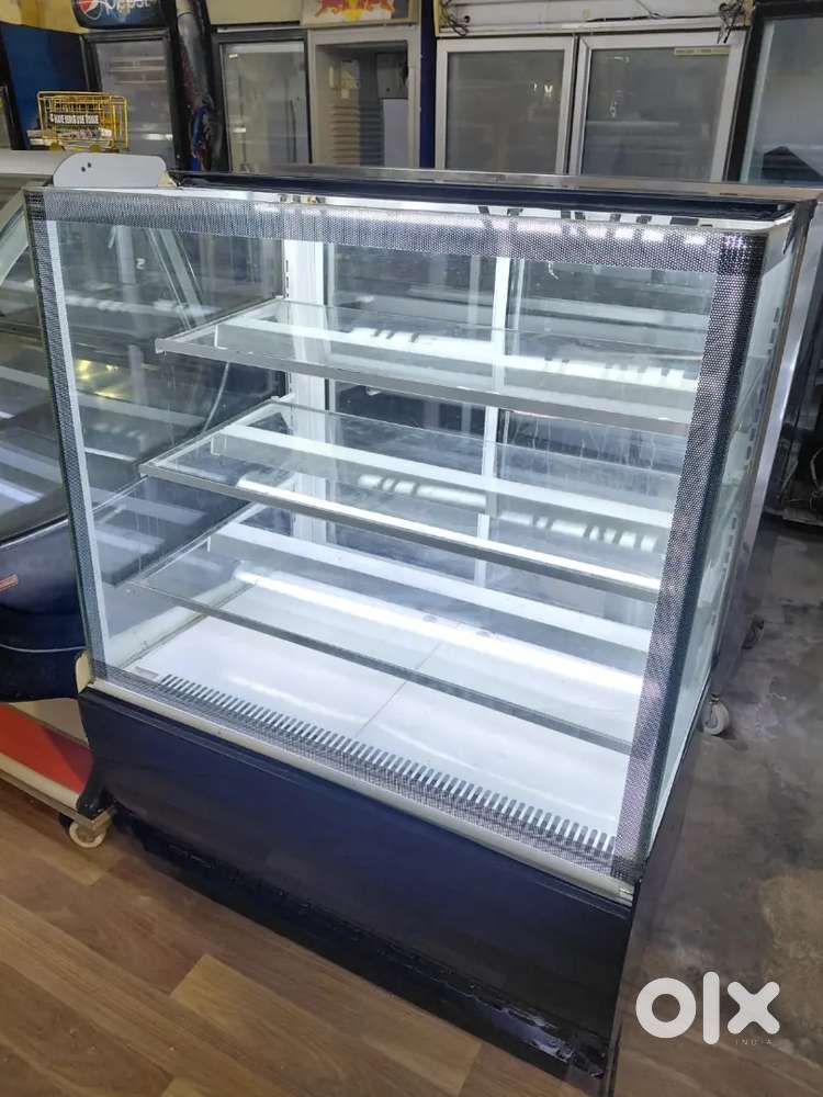 DISPLAY FRIDGE COUNTER