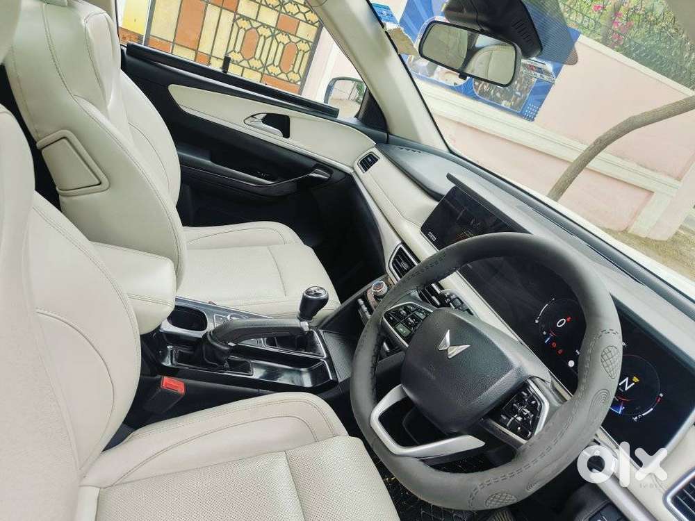 Mahindra Xuv700 2.0 Ax 7 Petrol Mt Str, 2021, Petrol