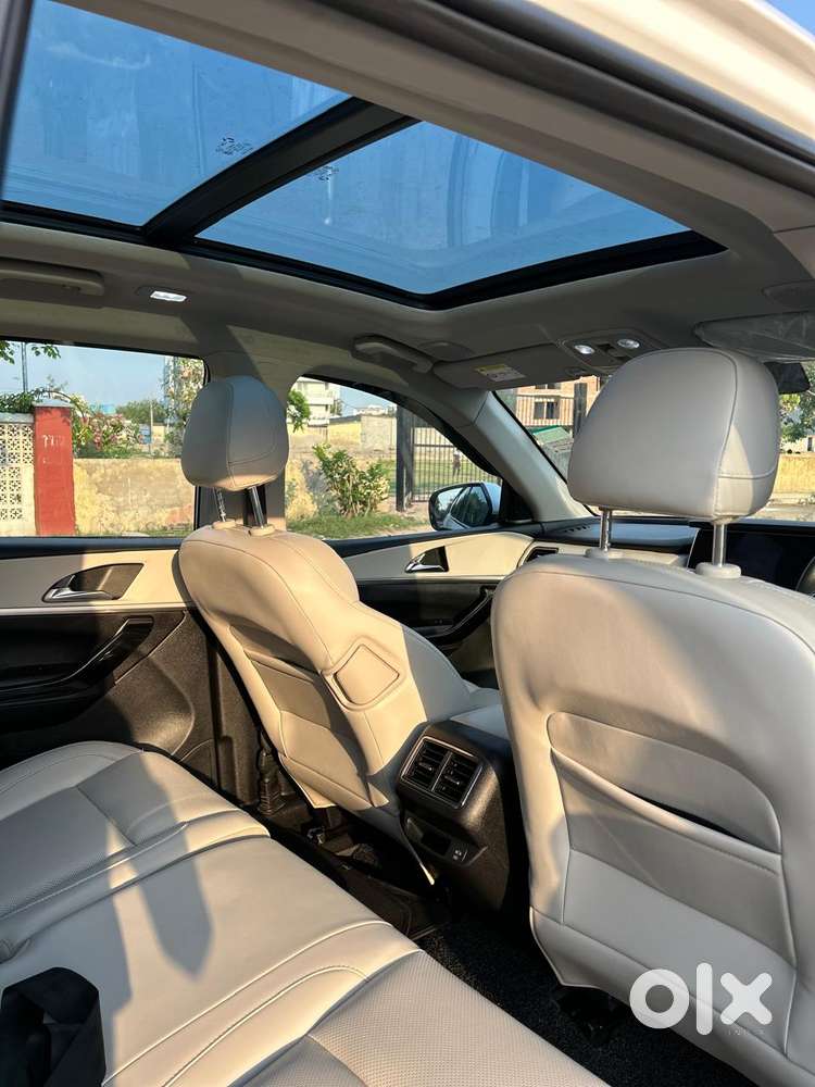 Mahindra Xuv700 2.2 Ax 7 Diesel At Luxury Pack Str, 2025, Diesel