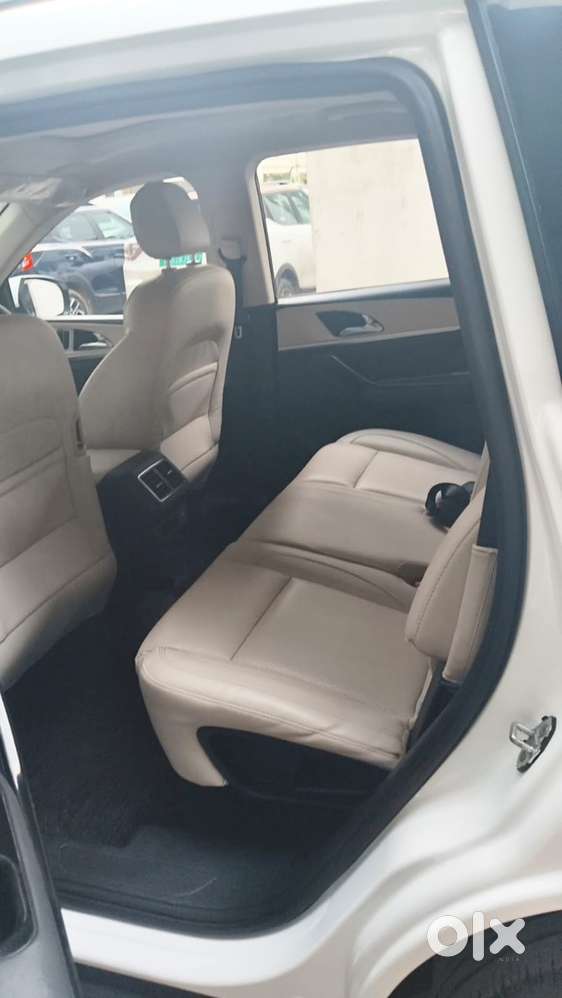 Mahindra Xuv700 Ax7l At Awd| Diesel | 2024 | White