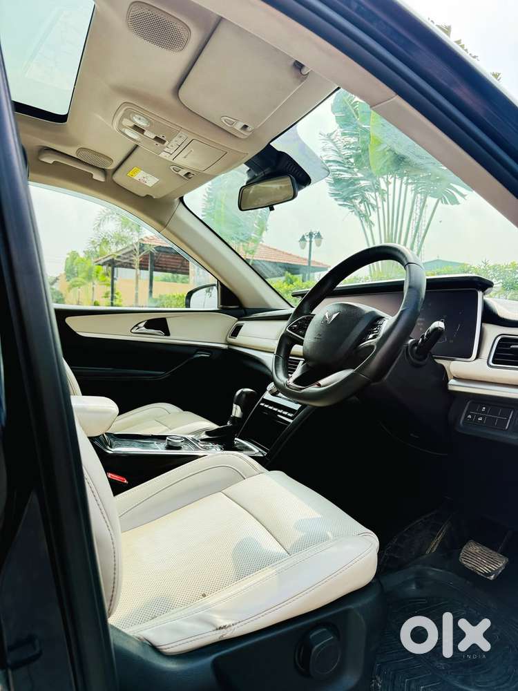 Mahindra Xuv700 Ax7 Luxury Pack Awd, 2023, Diesel