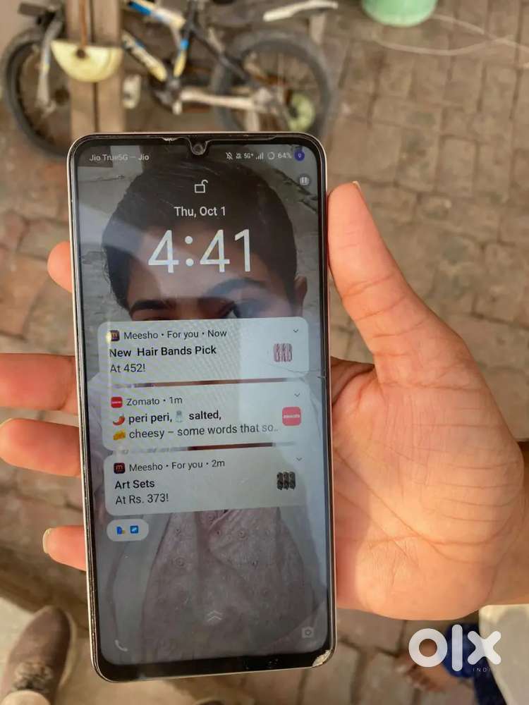 Vivo y19 new phone 1 year 4 months used. No screen damage.