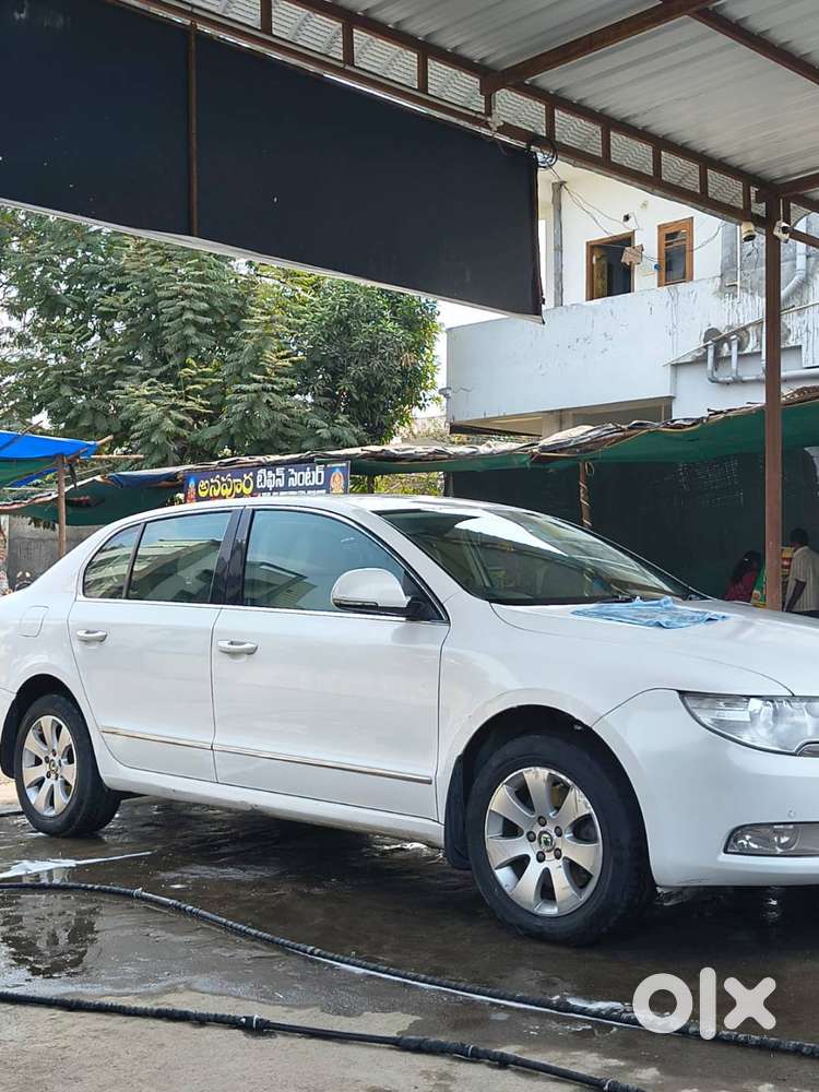 Skoda Superb 2011 Petrol