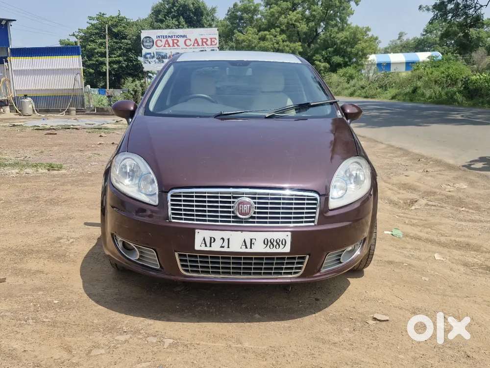 Fiat Linea Emotion 2011 Car