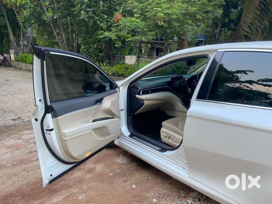 Toyota Camry Hybrid, 2024, Petrol