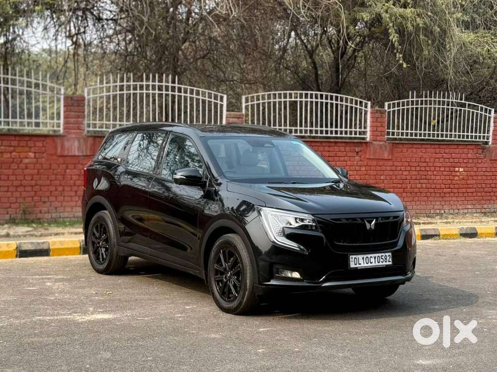 Mahindra Xuv 7oo Ax7 Luxuary Pack At 7 Seater Black