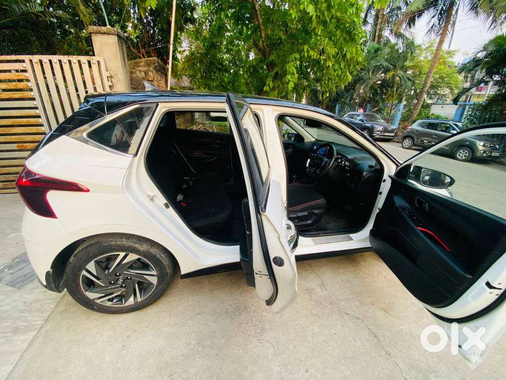 Hyundai I20 Asta (o) 1.2 Ivt Dual Tone, 2023, Petrol