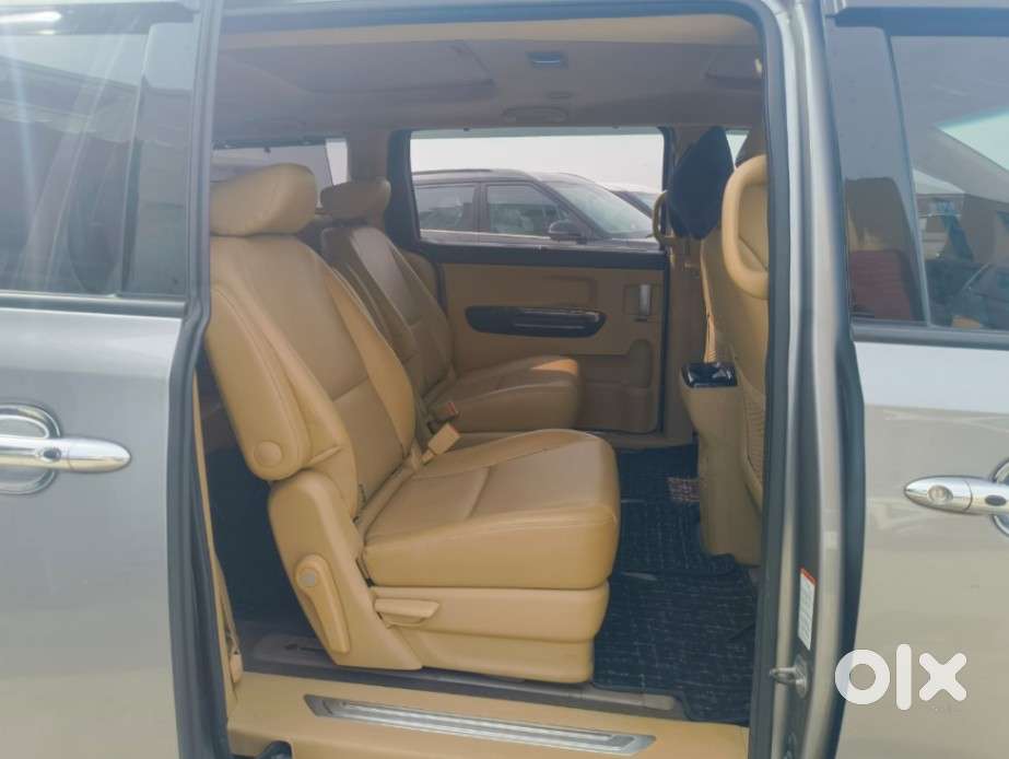 Kia Carnival Premium, 2021, Petrol