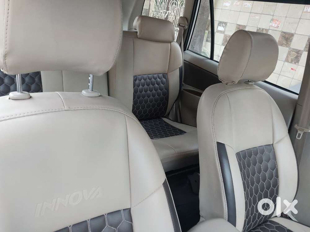 Toyota Innova 2.5 G (diesel) 8 Seater Bs Iv, 2010, Diesel