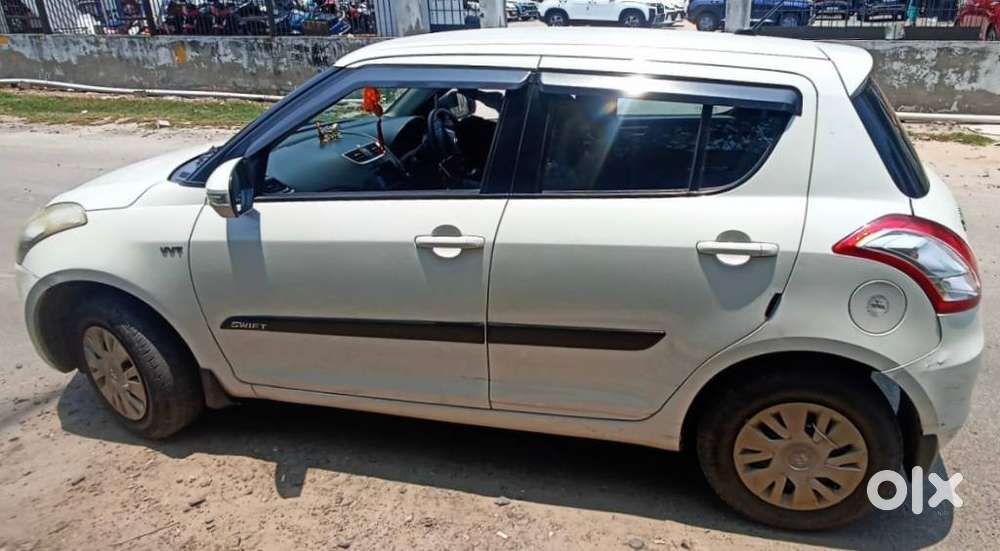 Maruti Suzuki Swift Vxi + Manual, 2012, Petrol