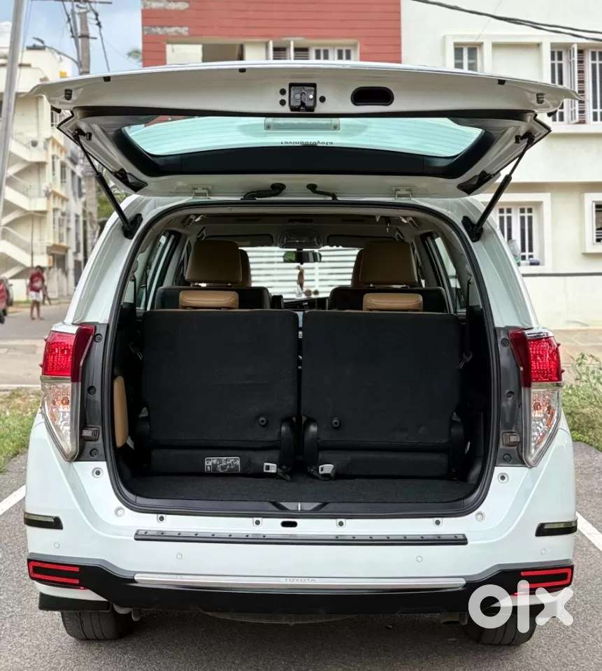 Toyota Innova Crysta [2020-ongoing] 2.4 Zx 7 Str, 2023, Diesel
