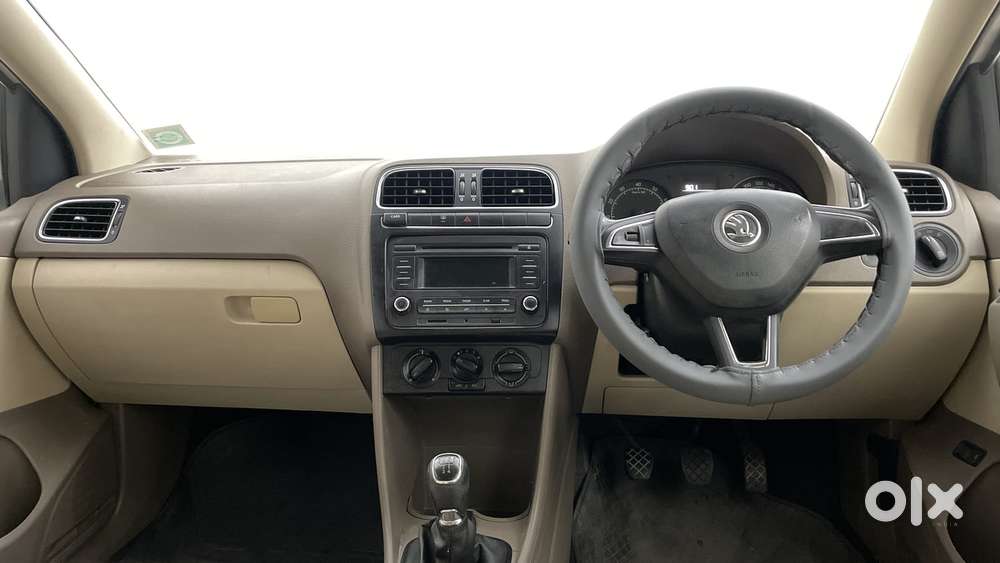 Skoda Rapid 1.6 Mpi Ambition, 2015, Petrol