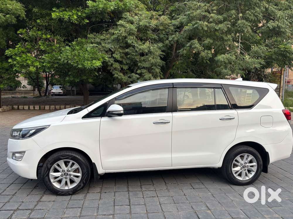 Toyota Innova Crysta 2.4 Vx Mt, 2016, Diesel