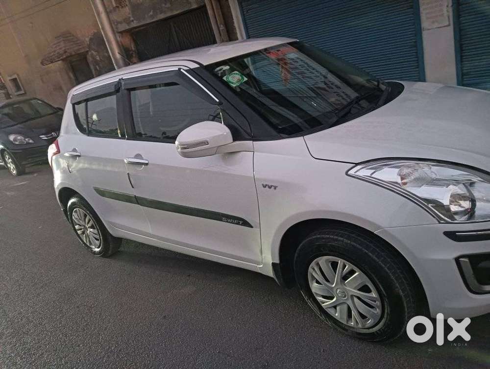 Maruti Suzuki Swift Vxi + Manual, 2017, Petrol
